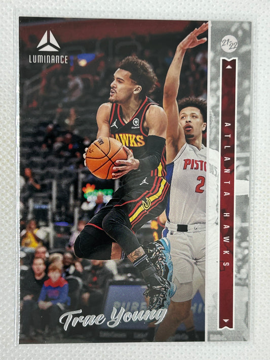 2021-22 Panini Chronicles Luminance Trae Young #245 Atlanta Hawks