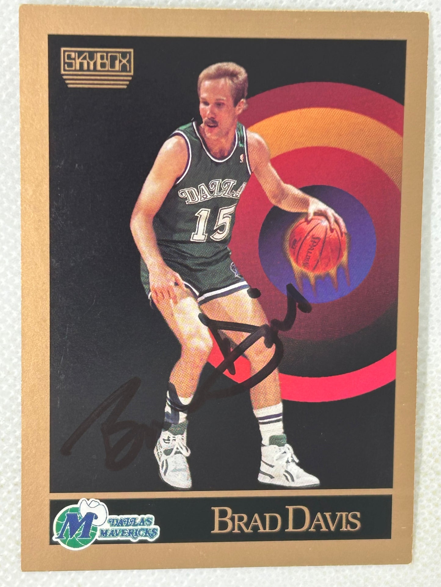 1990-91 SkyBox Brad Davis Dallas Mavericks #62 Signed Card