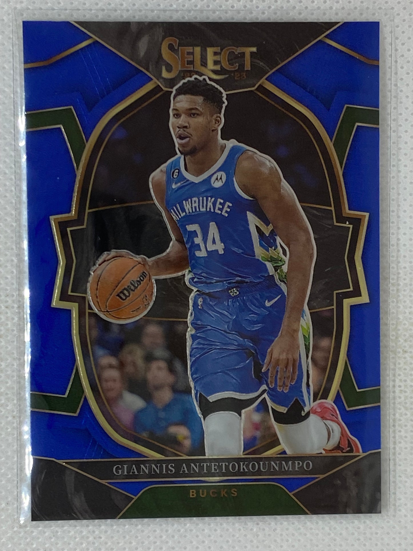 2022-23 Panini Select Blue Giannis Antetokounmpo #61 Milwaukee Bucks