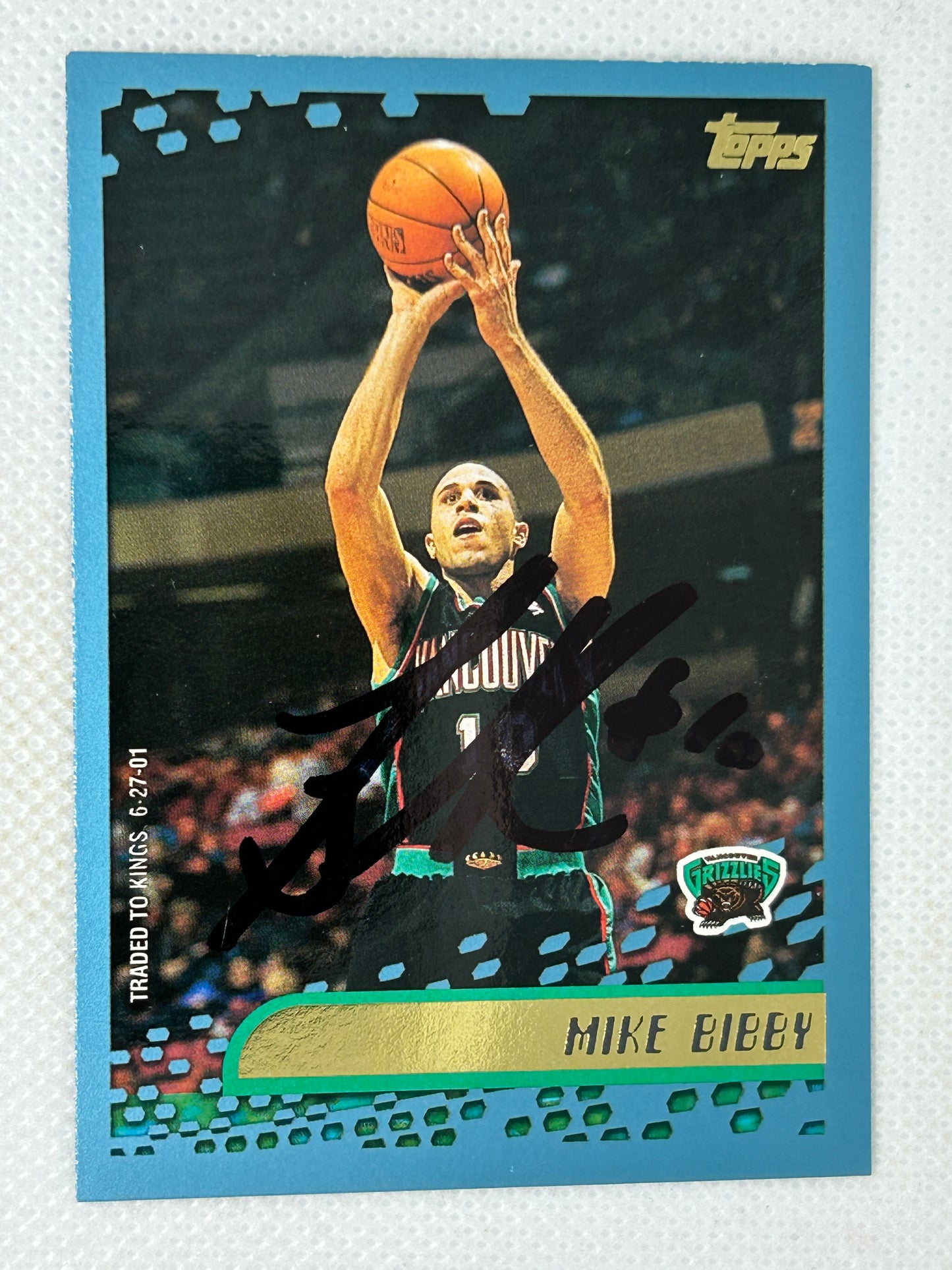 2001-02 Topps #179 Mike Bibby Vancouver Grizzlies Signed Card