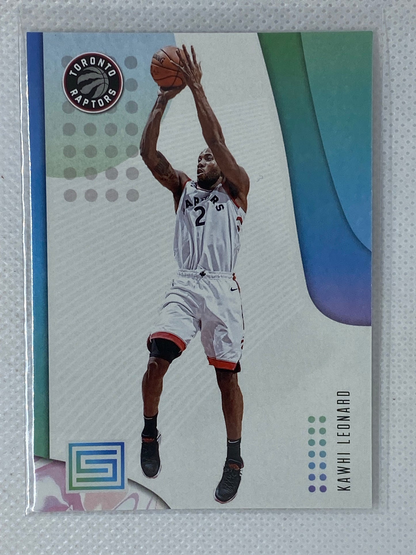 2018-19 Panini Status Base #18 Kawhi Leonard