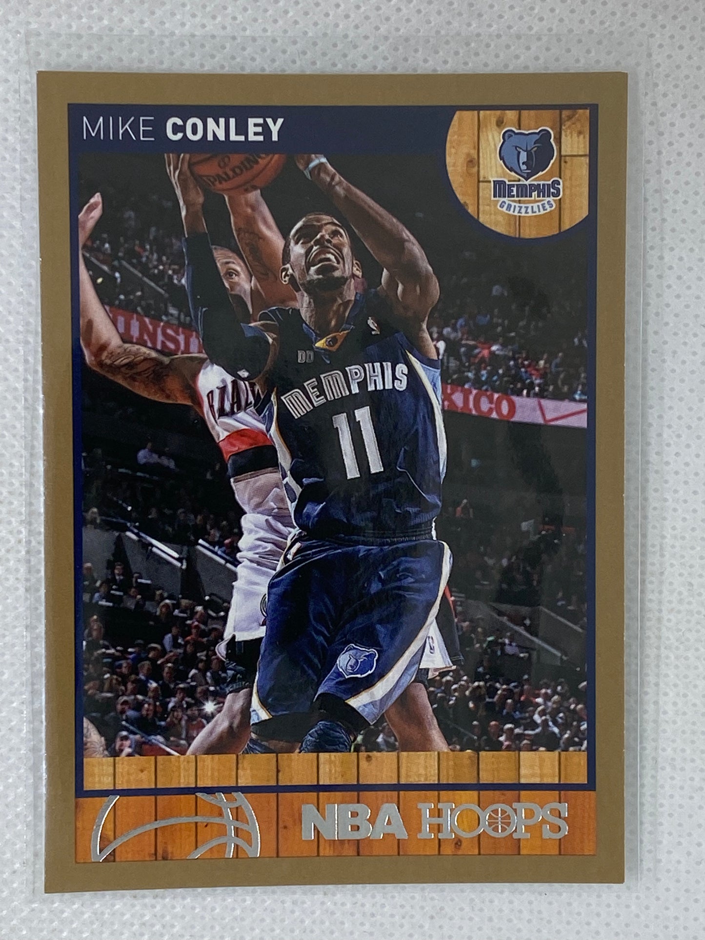 2013-14 Hoops Gold Memphis Grizzlies Basketball Card #22 Mike Conley