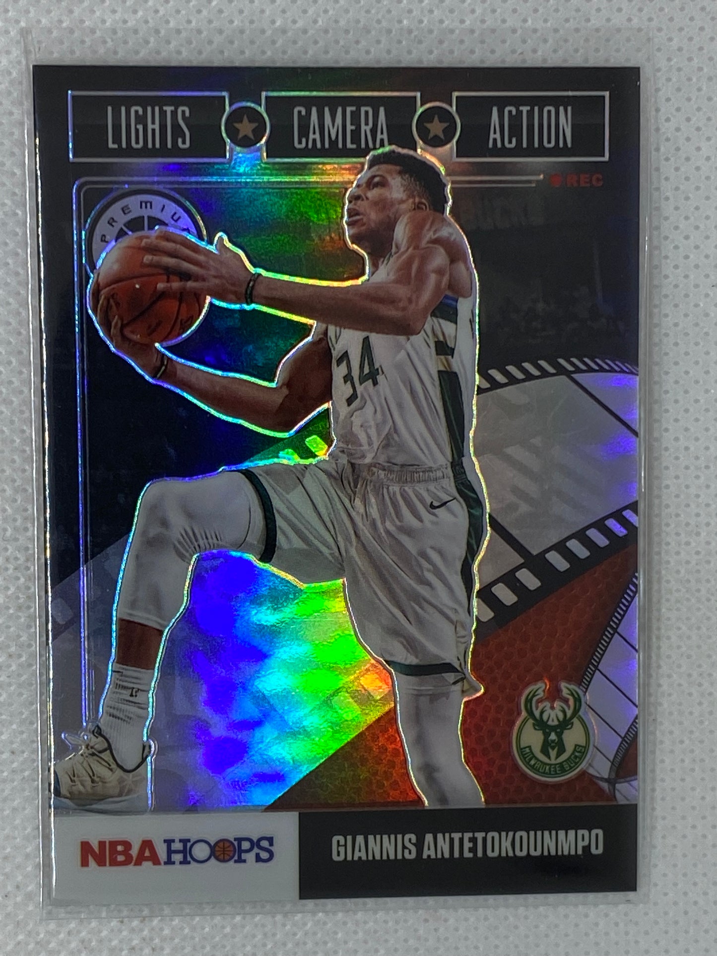 2019-20 Hoops Premium Lights Camera Action Holo Prizm Giannis Antetokounmpo #19