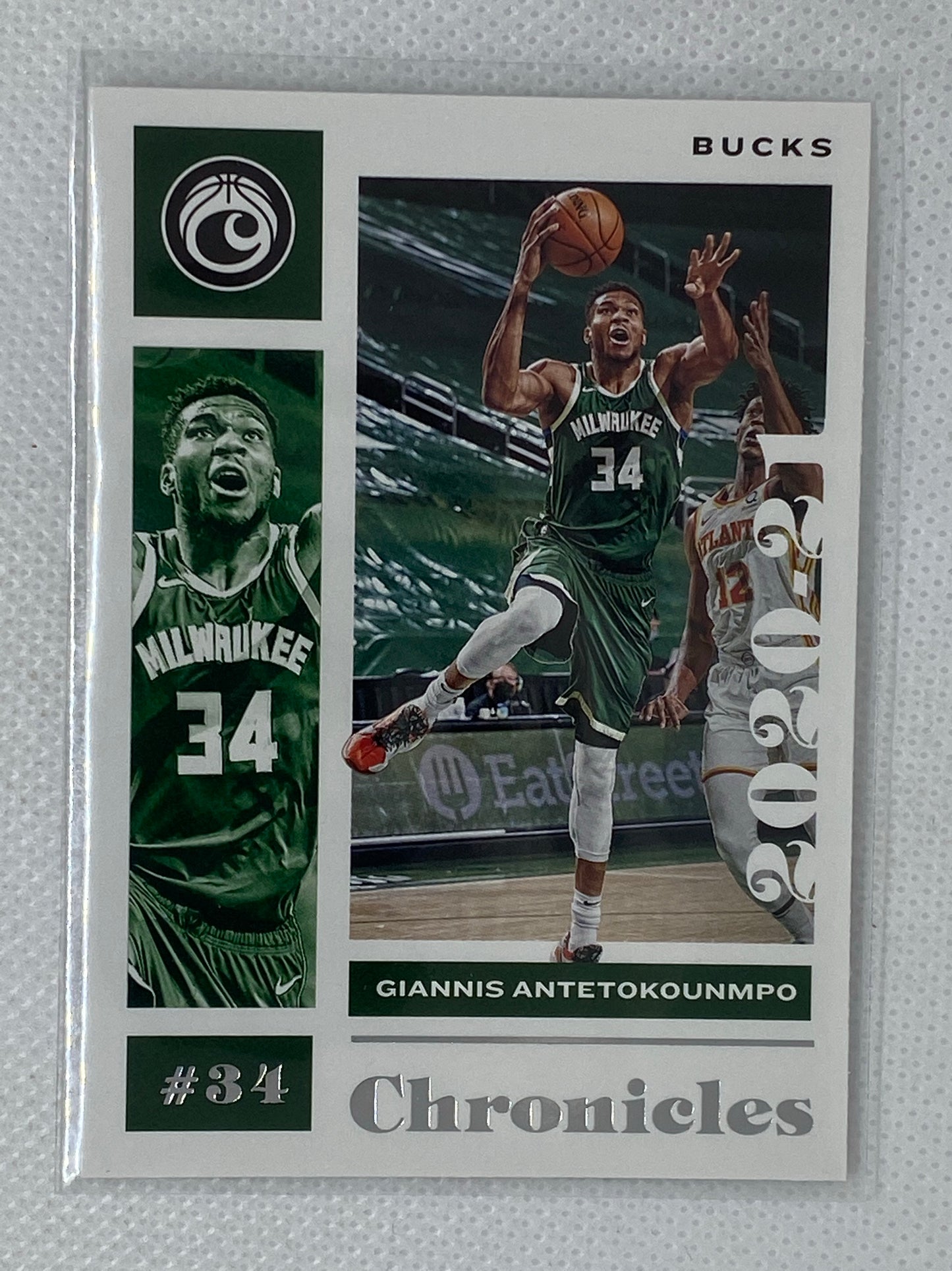 2020-21 Panini Chronicles Giannis Antetokounmpo Milwaukee Bucks #5