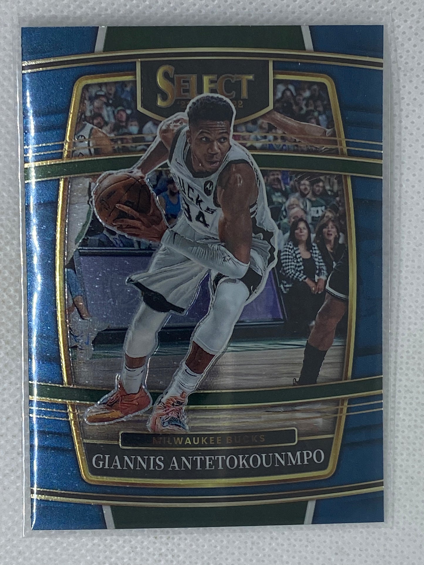 2021-22 Panini Select Concourse Base #35 Giannis Antetokounmpo Milwaukee Bucks