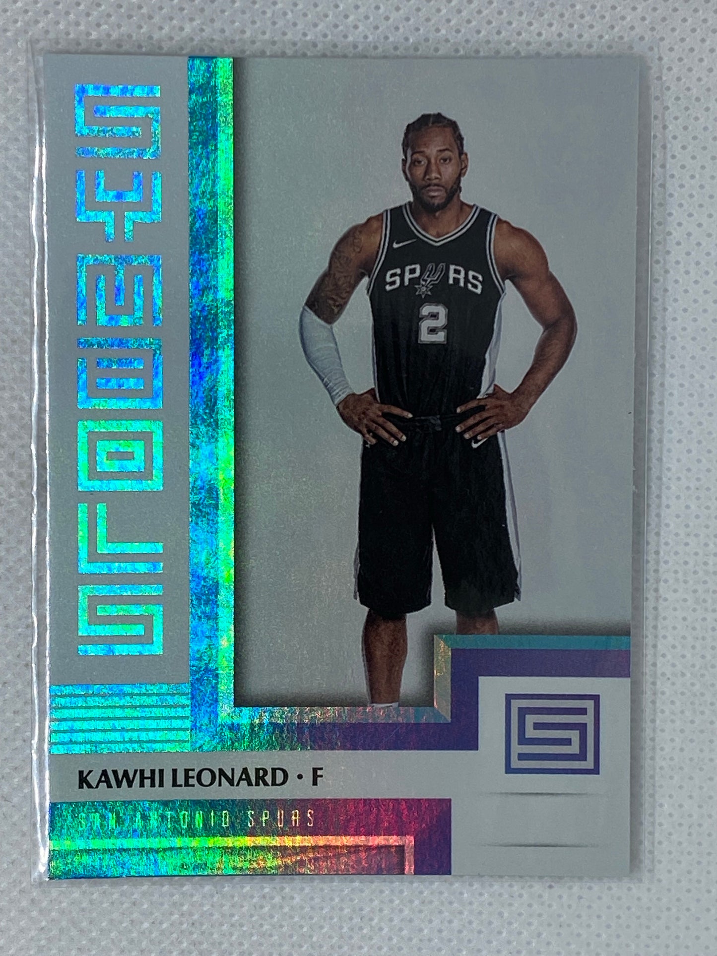 2017-18 Panini Status Kawhi Leonard #20 Symbols San Antonio Spurs